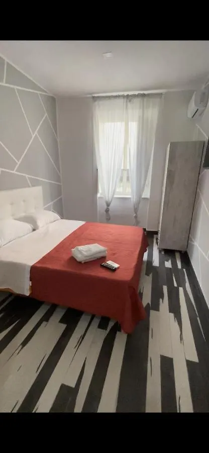 Room Rental 2 Piazza Garibaldi Naples